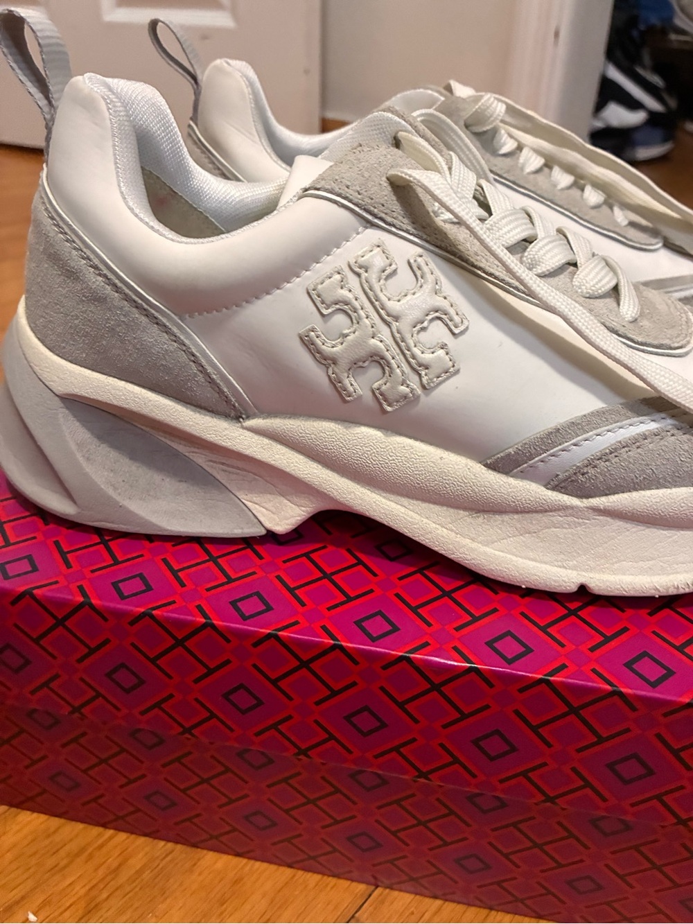 Tory Burch Good Luck Trainer Sneaker White New Ivory Gray Suede Logo 8.5 Authent - Picture 6 of 17